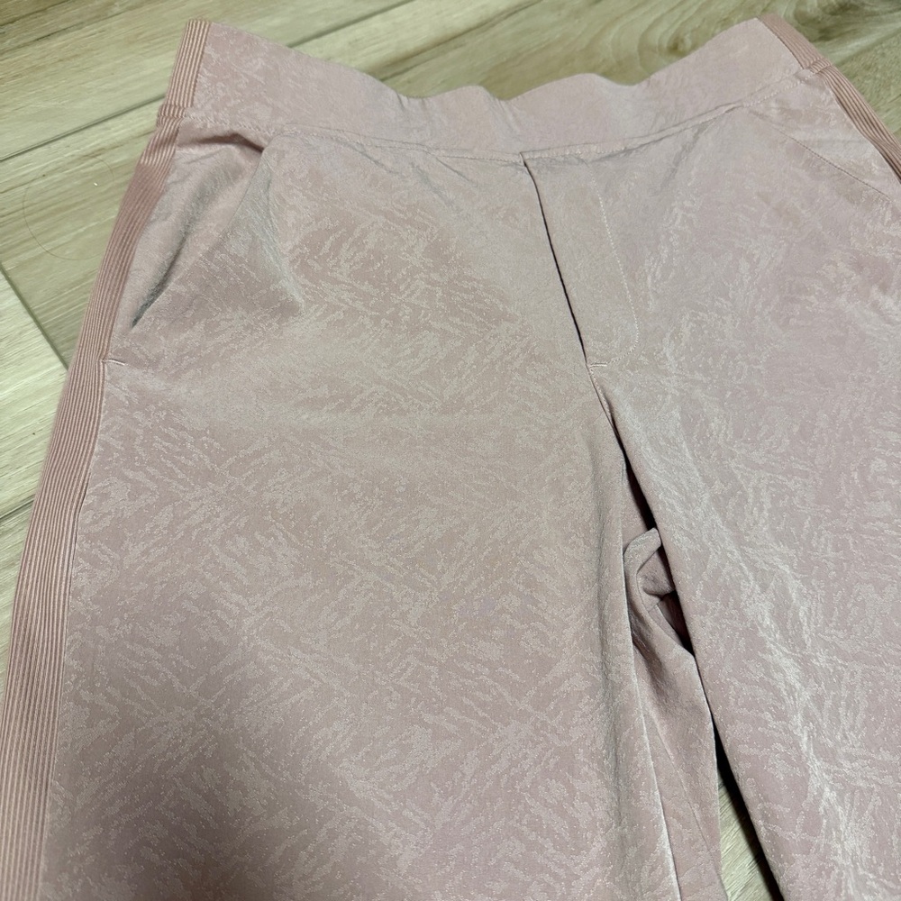 Athleta| EUC Light Pink Textured Brooklyn Joggers in Women’s Size 4 - Picture 4 of 5